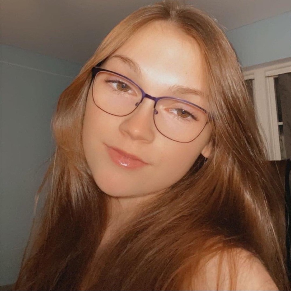 Meet your Posher, Alexis